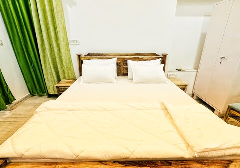 The 2 Tree Stylish Studio in Heart of City