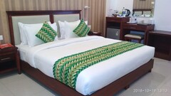 QUEENS HOTEL, Calicut QUEENS HOTEL, Calicut