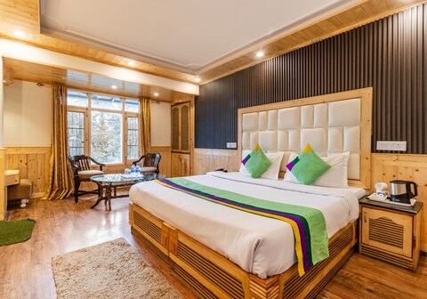 Treebo Greenland, Mall Road