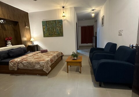 Bathtub & Big screen retreat