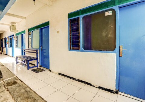 OYO Life 90523 Homestay Jenggolo