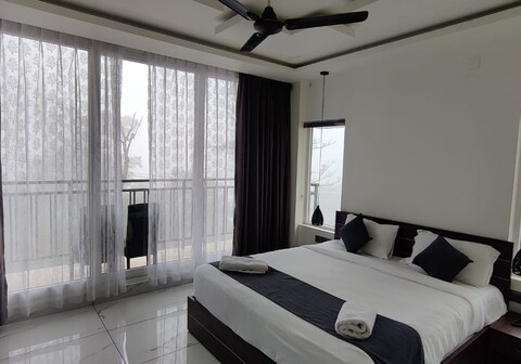 Misty Cabin Valley View