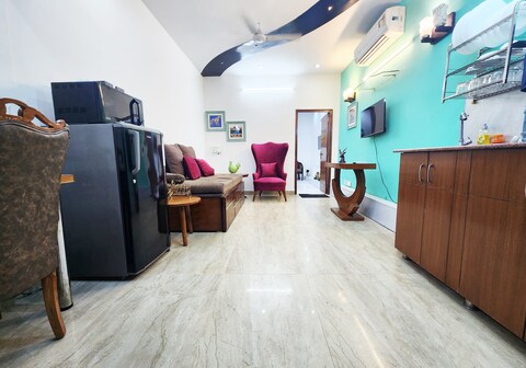Economical Modern 1BHK Unit Prime Location (6)