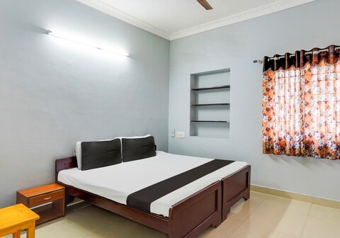 Hotel O Eswar Residency Saligramam