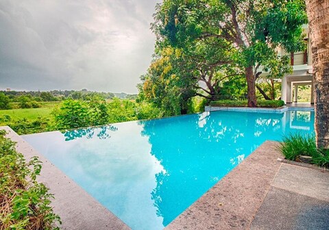 Luxurious 2 BHK Service Apartment with Pool