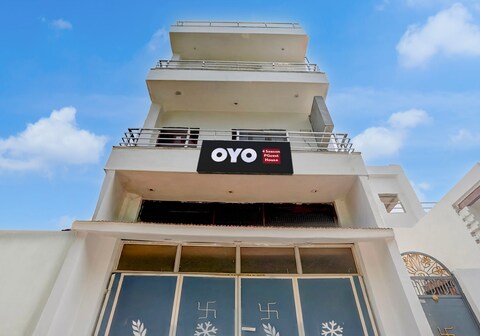 Hotel O by OYO FOUR SEASONS P. GUEST HOUSE