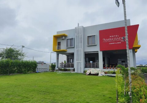 Hotel D Ambassador Executive Lodge And Lawn