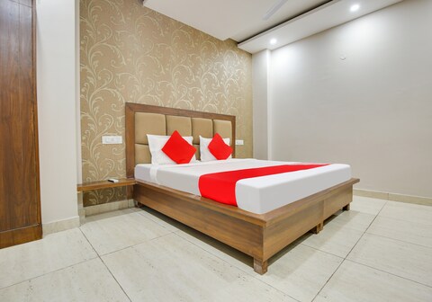 Collection O Hotel RR Eleven