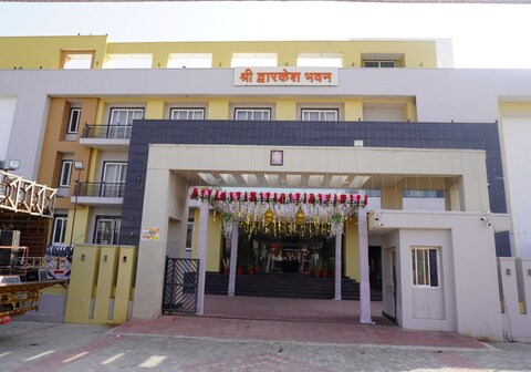 Hotel Shree Dwarkesh Suites & Family Rooms Near Khatu Shyam Temple