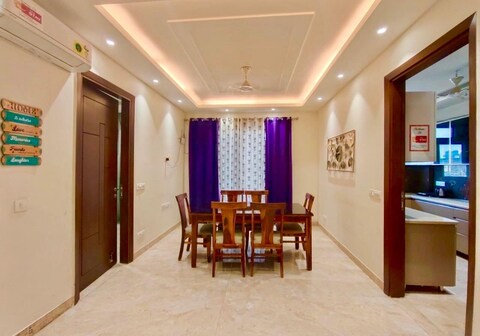 Instay 779 l 3BHK luxe with Theater Screen