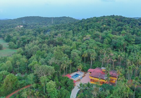 5 bhk Villa with Swimming Pool