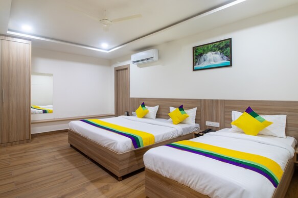 Itsy Hotels Krishna Residency, Govardhan Chauraha