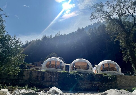 Glamping by the River - Luxurious igloo stays