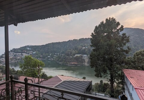 2bhk Panoramic View of Lake close to Mall Road Oasis