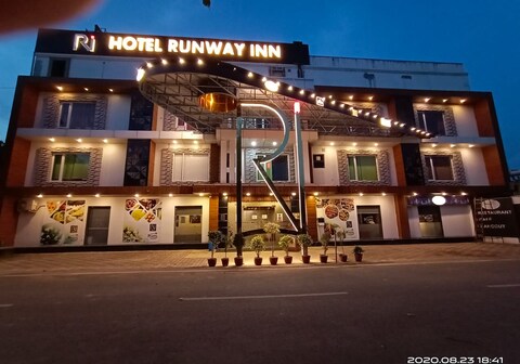Hotel Runway Inn