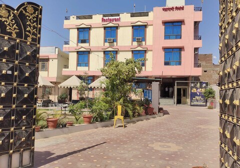 Hotel Maharani Resort