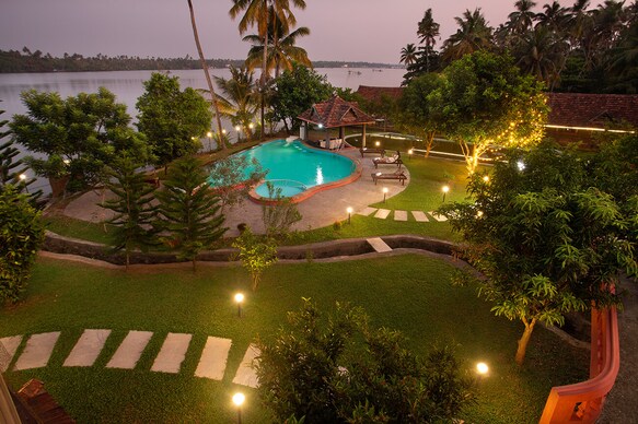 Akanta Cherai Beach Resort