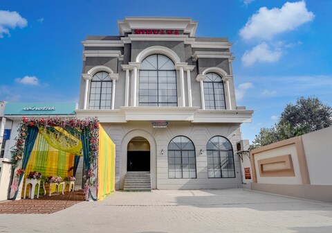 Nirvana Hotel & Banquet