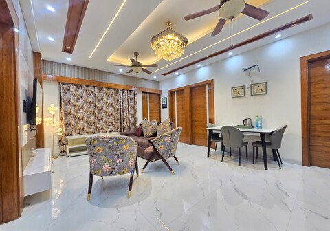 Homlee-Gokul 4BHK Flat-Lift-Parking | Max Vaishali