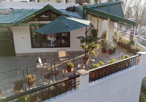 Whispering Walls |Luxury 2BR Mountain Villa|Nainital By Homeyhuts