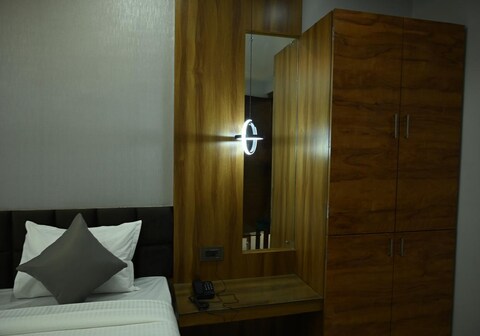 Vinayak Hotel & Restaurant