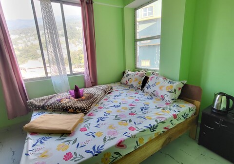 Pentook Residency 1.5 Km From MG Marg