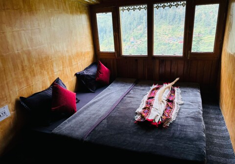 Jibhi Mountain Retreat