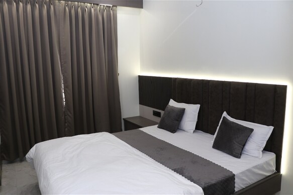 Hotel Raj Residency
