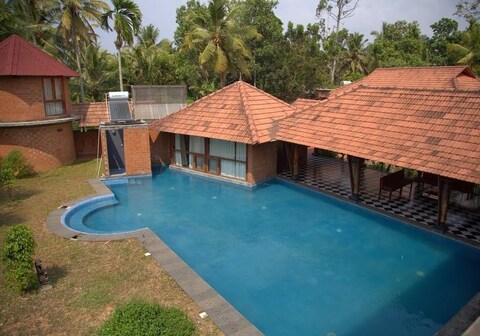 The Lily Pad Villa | Rooms & Pool