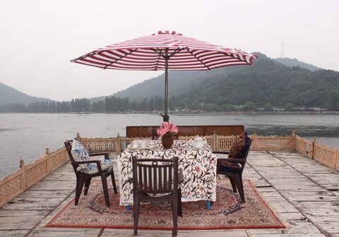 Chinar Group of Houseboats