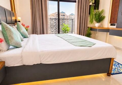 The Suites Inn Studios