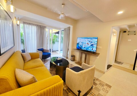 Luxury 3BHK I Candolim Beach 2 mins walk I Jacuzzi