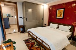 Red - Cozy home with free parking and wi-fi, Delhi Red - Cozy home with free parking and wi-fi, Delhi