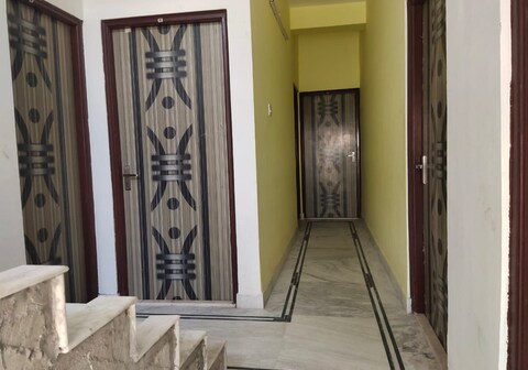 amar priya guest house