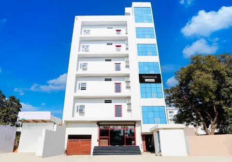 Super Townhouse Pahadiya