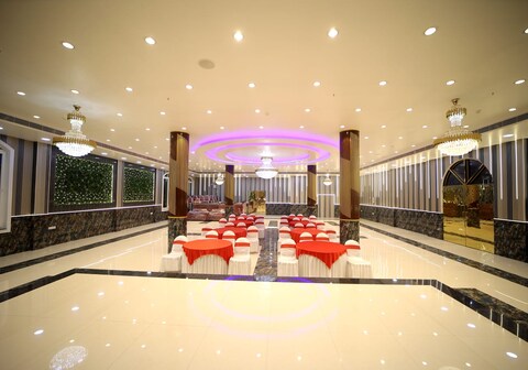 Red Velvet Hotel & Resort