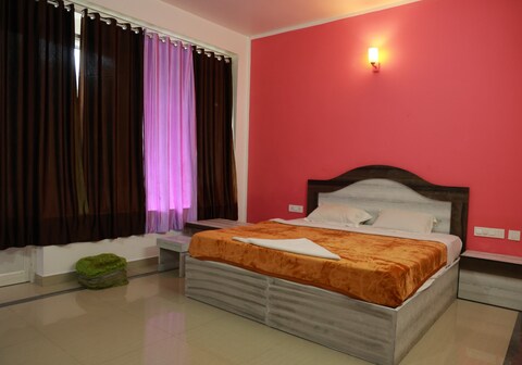 English Holiday Anachal