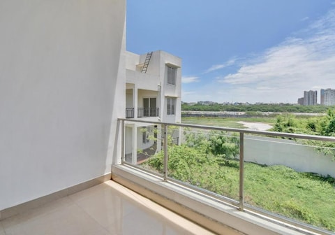 Max Villa ECR