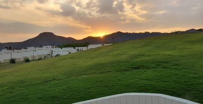 inder-residency-udaipur-lawn