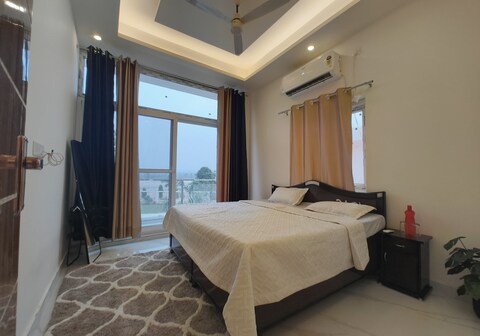 The Hills & Waves Stay