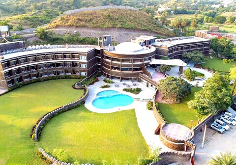 Seasons Park Resort & Spa