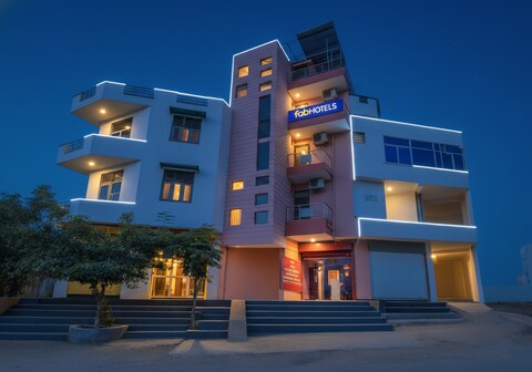 FabHotel Capitol Square