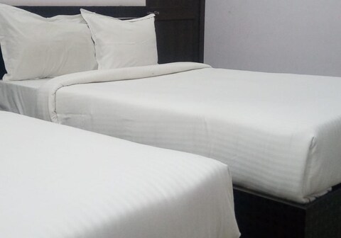 Poppins Villa | Rooms & Caretaker