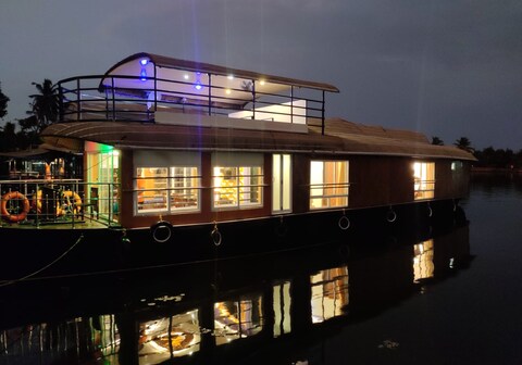 Alleppey Crystal Holidays Houseboats