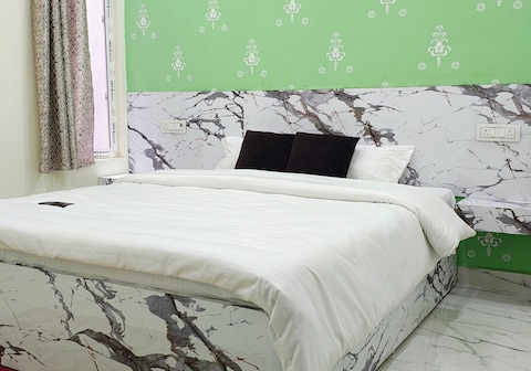 Yash Paying Guest House