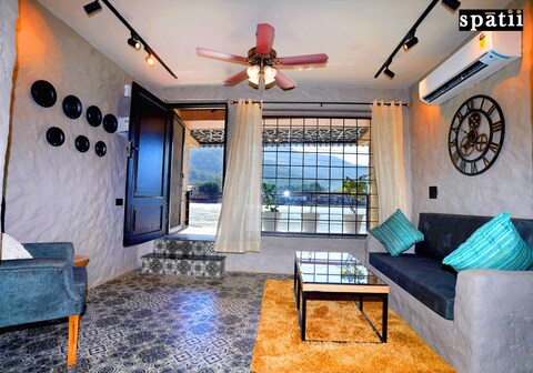 Spatii by the ganges