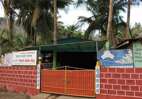 Nutan  Vilas Mahadik Paryatan Kendra  , Chiplun