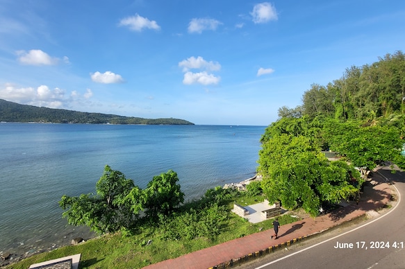 6ix Seashore Hotel