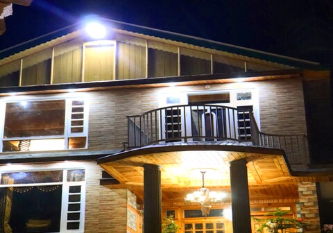 Bethal Homestay | Rooms & Balcony