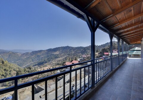 Luxe 4BHK Madalsa Mukteshwar Home by Da Alohas